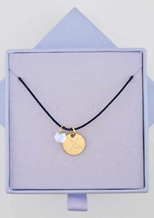 Collier plaqué or Arc d’Or avec cristal de roche, bijou romantique raffiné.