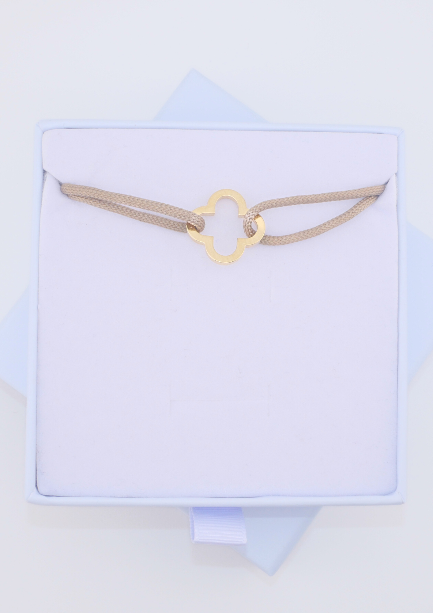 Collier Chance Dorée trèfle en plaqué or, bijou symbolique féminin.