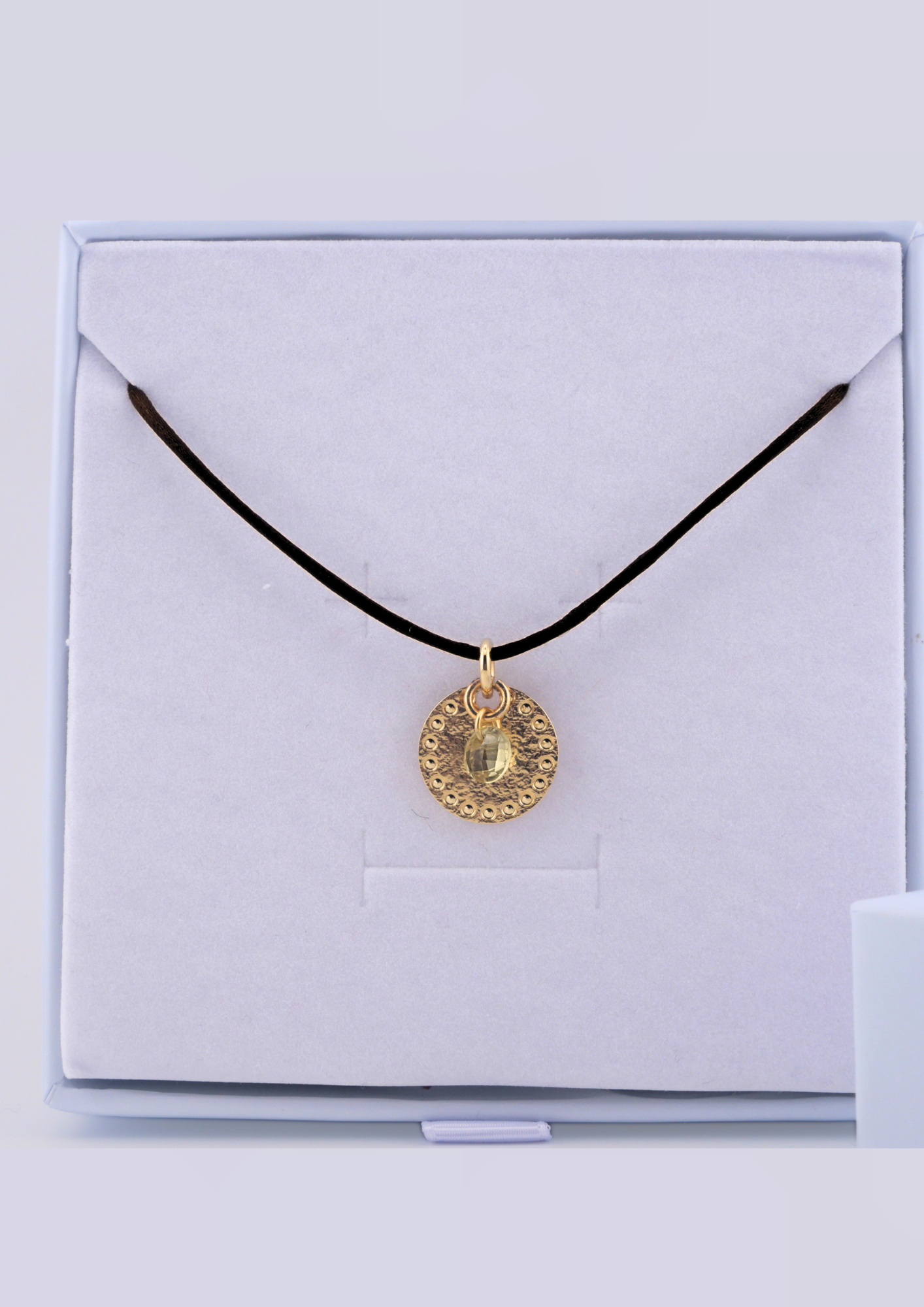 Collier Clair de Lune avec quartz vert, bijou délicat et lumineux.