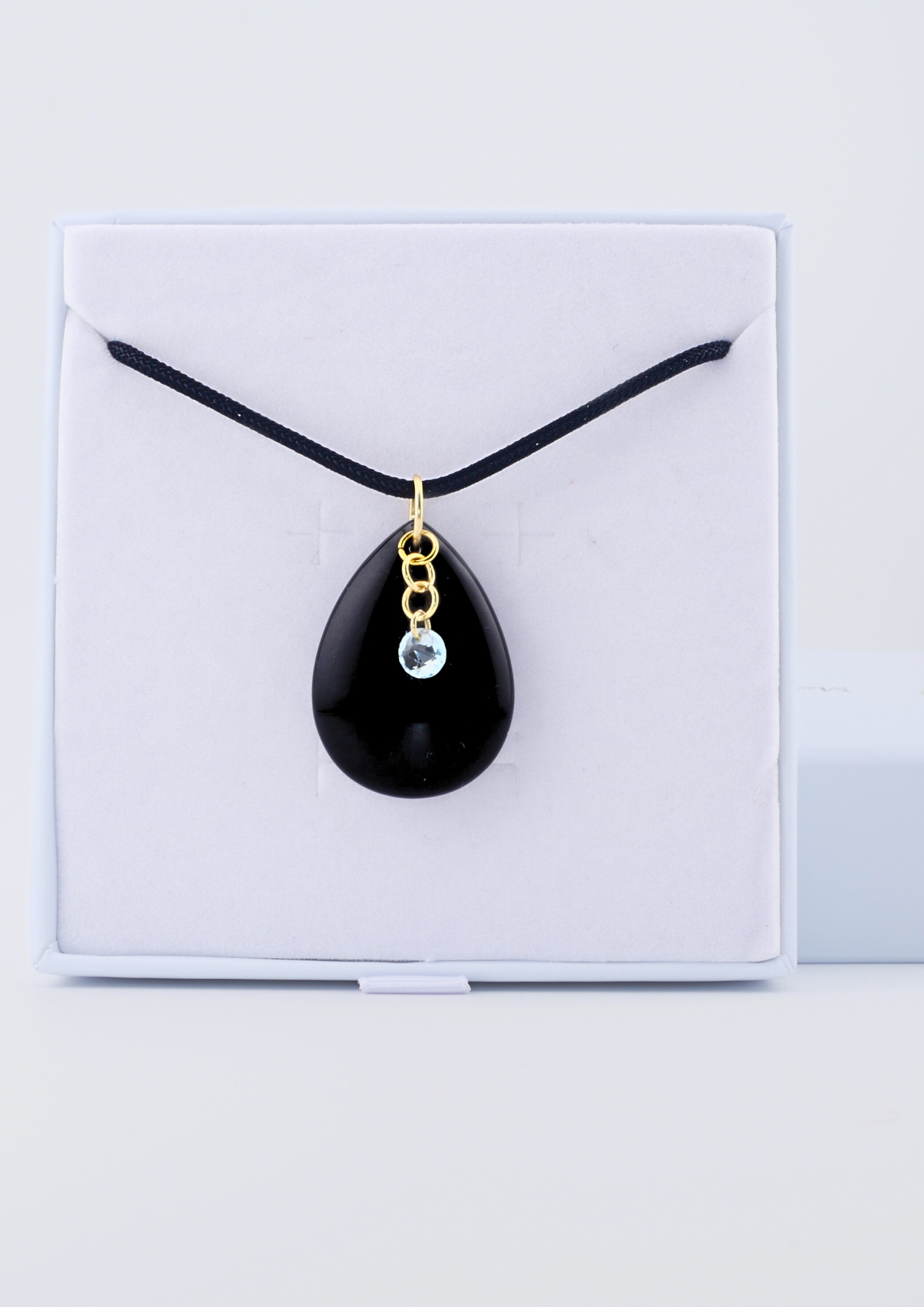 Collier Essence d’Obsidienne en pierre volcanique naturelle.