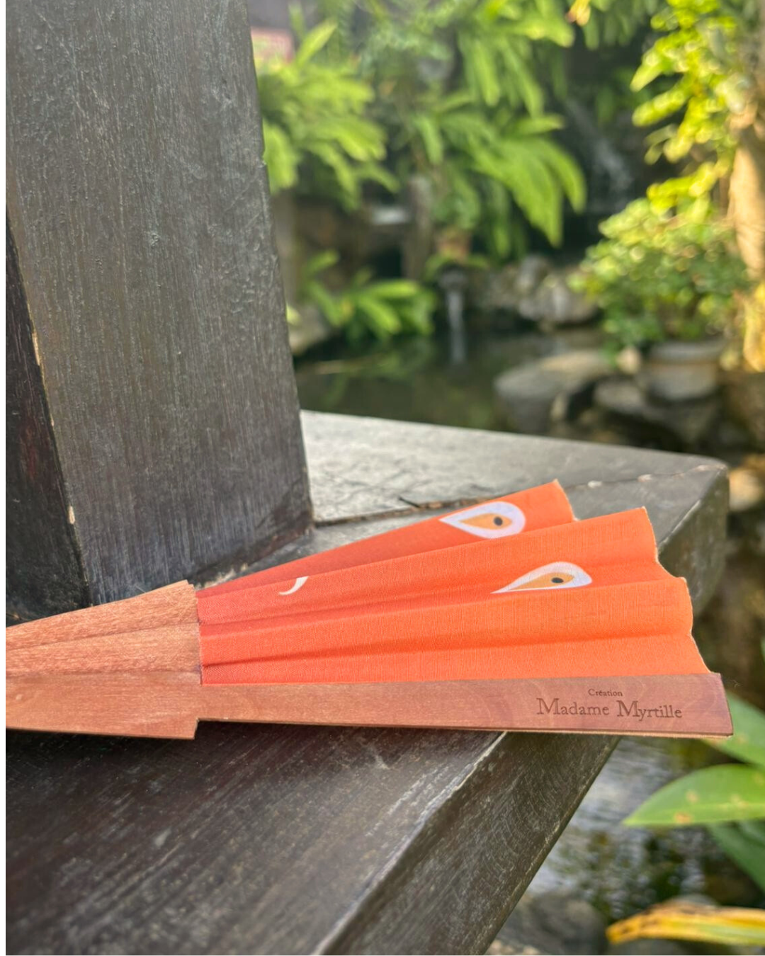 éventail artisanal orange motif soleil style bohème